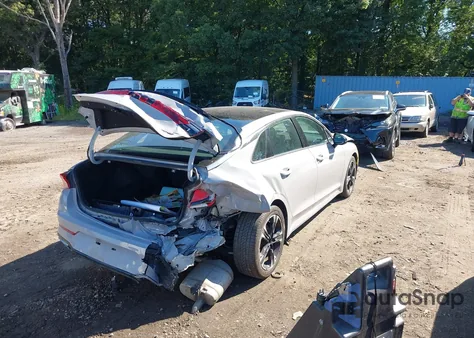 2022 Kia K5 Gt-Line z USA, uszkodzony, nr VIN 5XXG64J2XNG108488